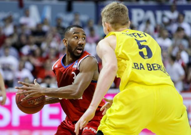 过内线强攻 过内线强攻